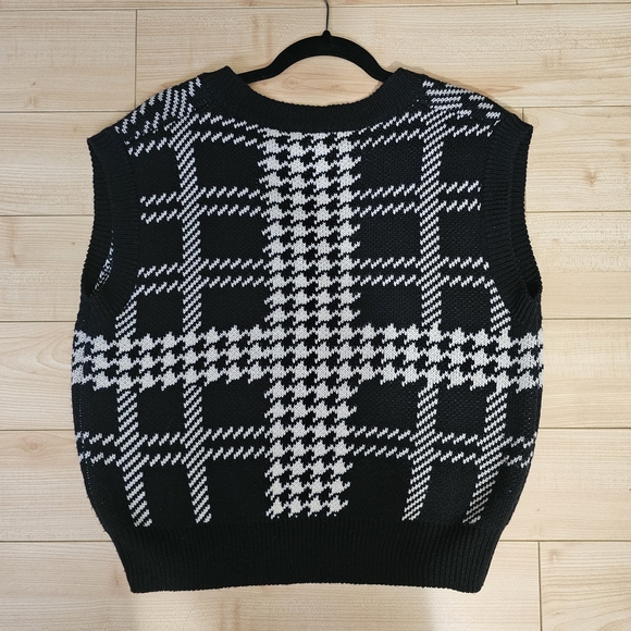 OAK + FORT Black and White V-Neck Sweater Vest - Picture 2 of 3